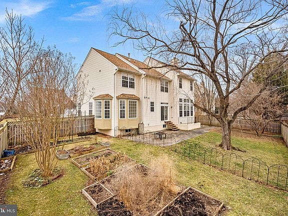 2nd image of 1616 Candlewood Pl NE