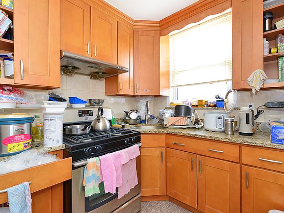 5th image of 8224 Caldwell Ave