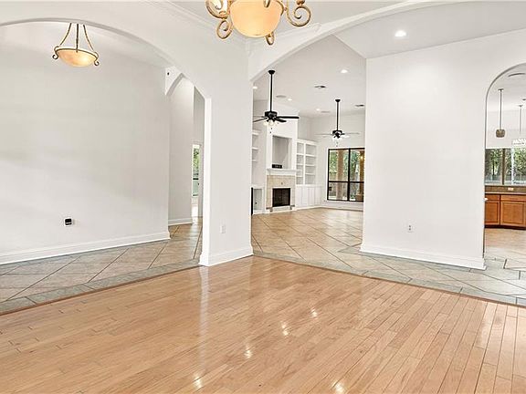3rd image of 116 Acadian Ln
