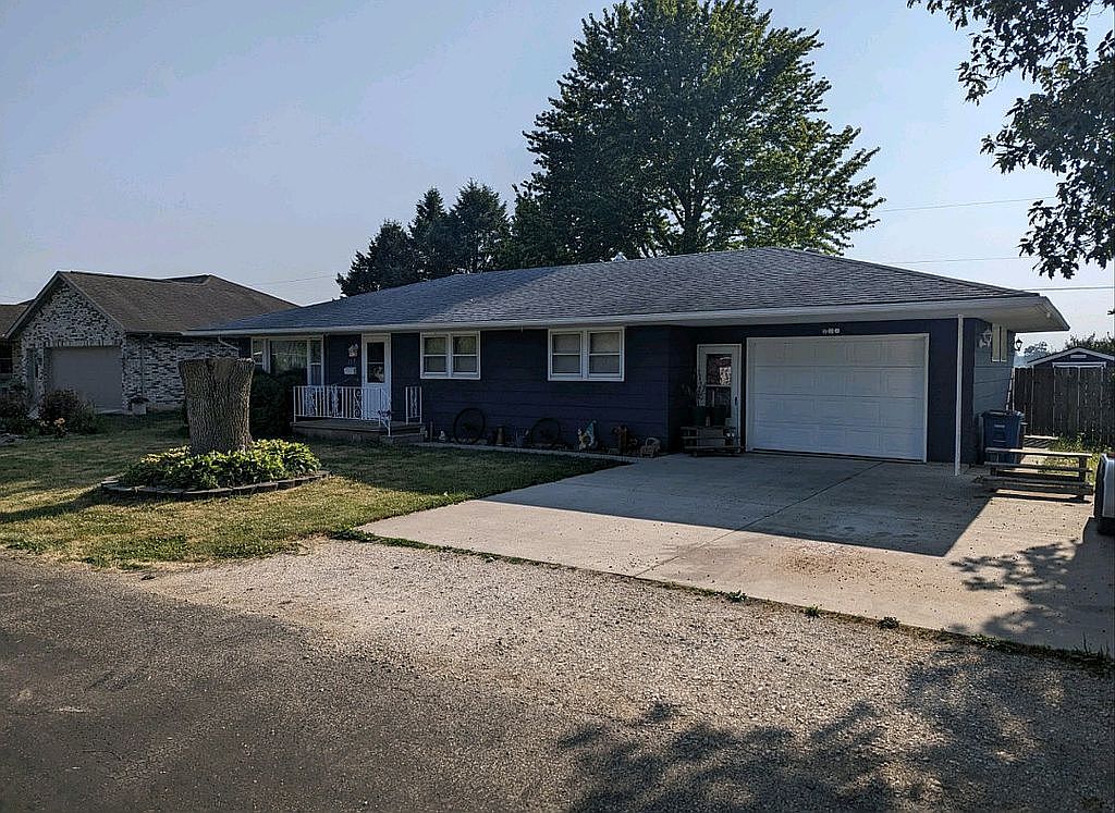 204 N 3rd St, Wyoming, IL 61491 Zillow