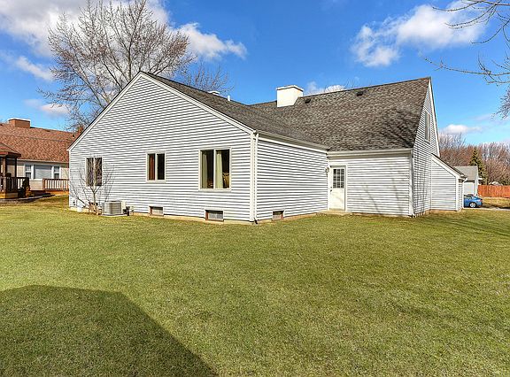 3rd image of 95 Braeburn Dr