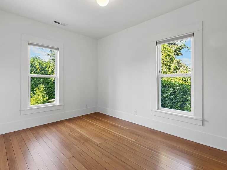 2047 N Sumner St — Photo 20