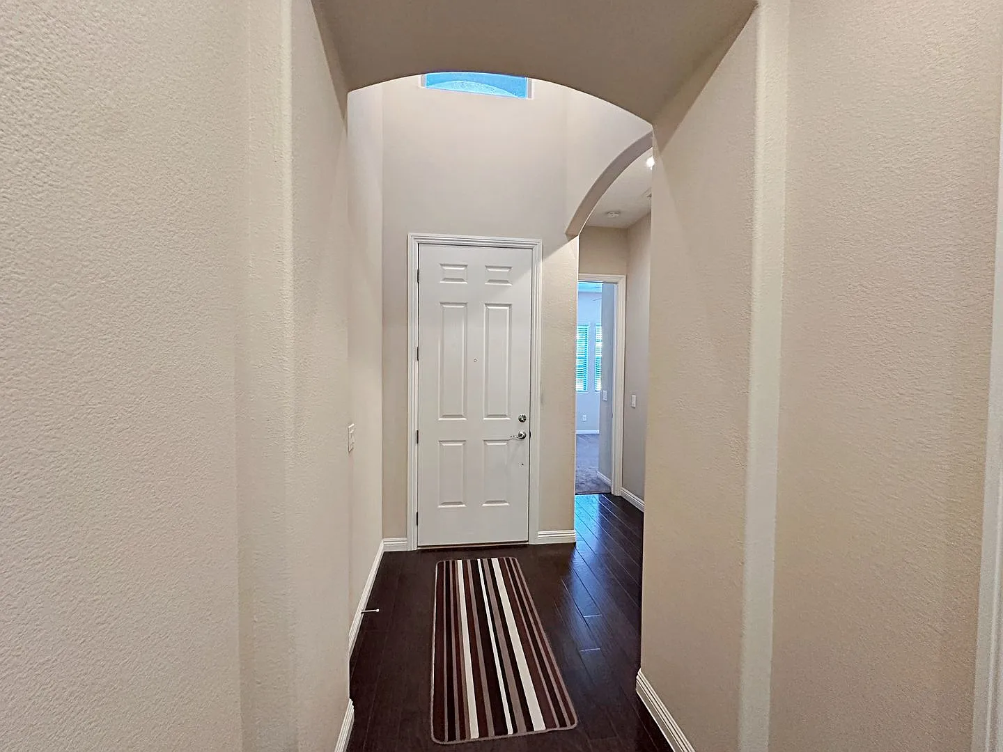 3 Bedroom 2 bath single story home in Gated Community in Silverado Ranch area — Photo 4