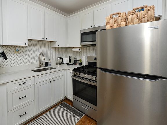 3rd image of 275 Engle St APT N3