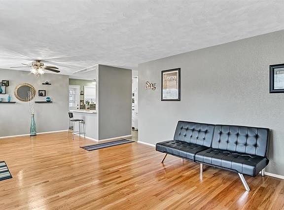 2nd image of 845 Jamaica Pl