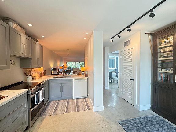 3rd image of 2320 SW 22nd Avenue #212