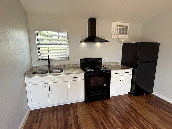 4th image of 1007 Fox Ln