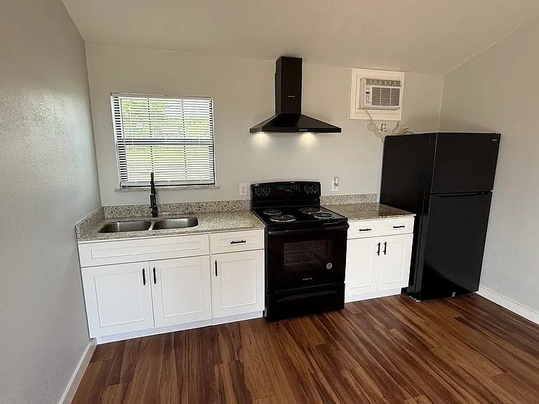 1007 Fox Ln — Photo 4