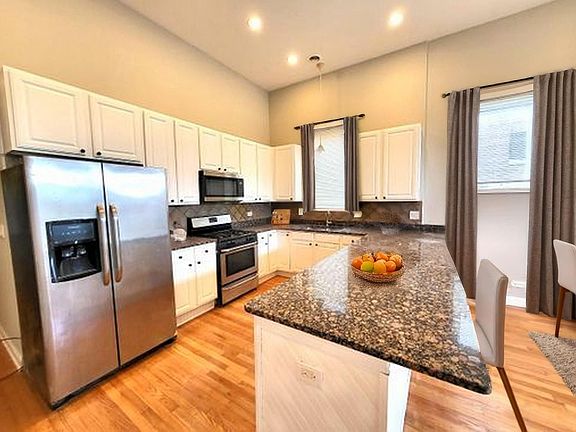 2nd image of 4209 S Vincennes Ave #3S