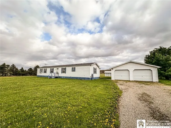 293 Bray Rd, Freedom, NY 14065