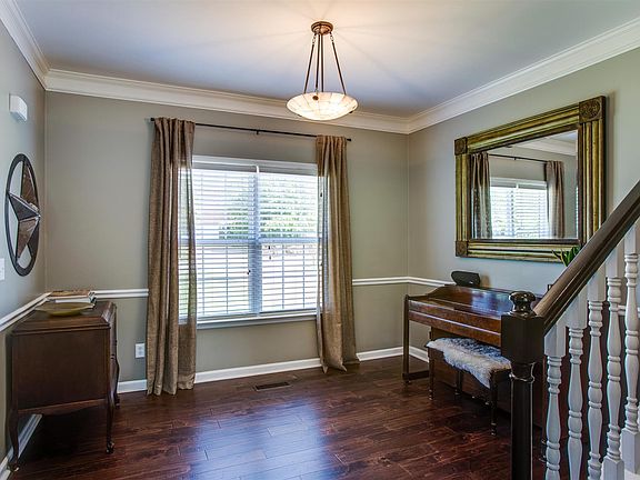 4th image of 2935 Mercer Ln