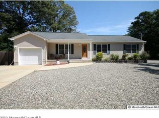21 Blue Jay Ave, Bayville, NJ 08721