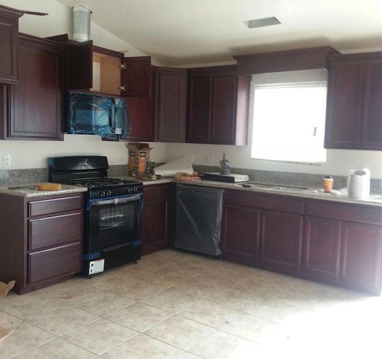 2nd image of 635 W Pioneer