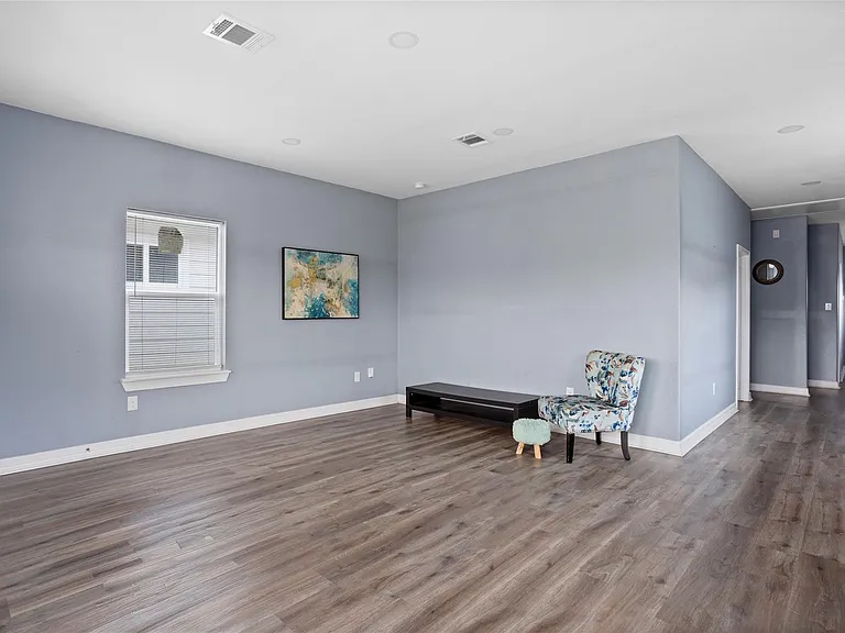9814 Masterson St — Photo 5