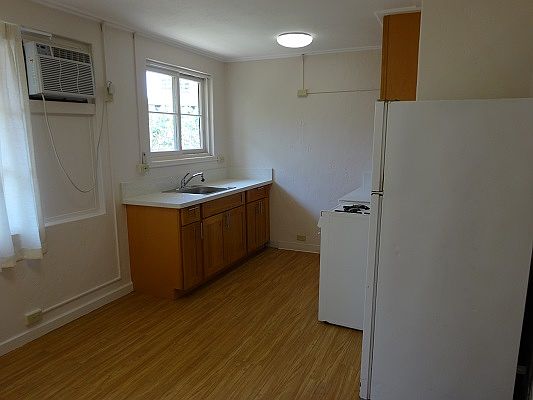 2nd image of 626 Hausten St #B