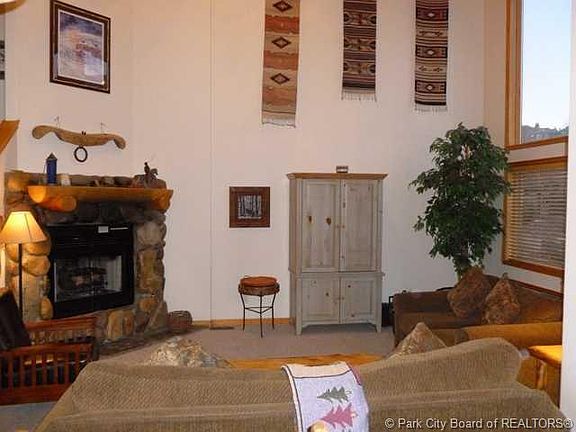 2nd image of 1086 Stonebridge Cir #6