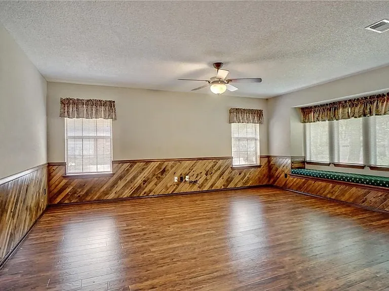 5705 Royal Club Dr — Photo 16