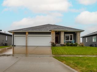 1179 S 92nd St, West Des Moines, IA 50266