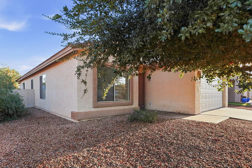 3 bed, 2.0 bath, 1568 sqft, $2,115 — Photo 3