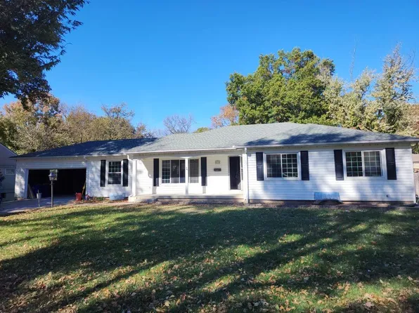 4228 W 98th St, Overland Park, KS 66207