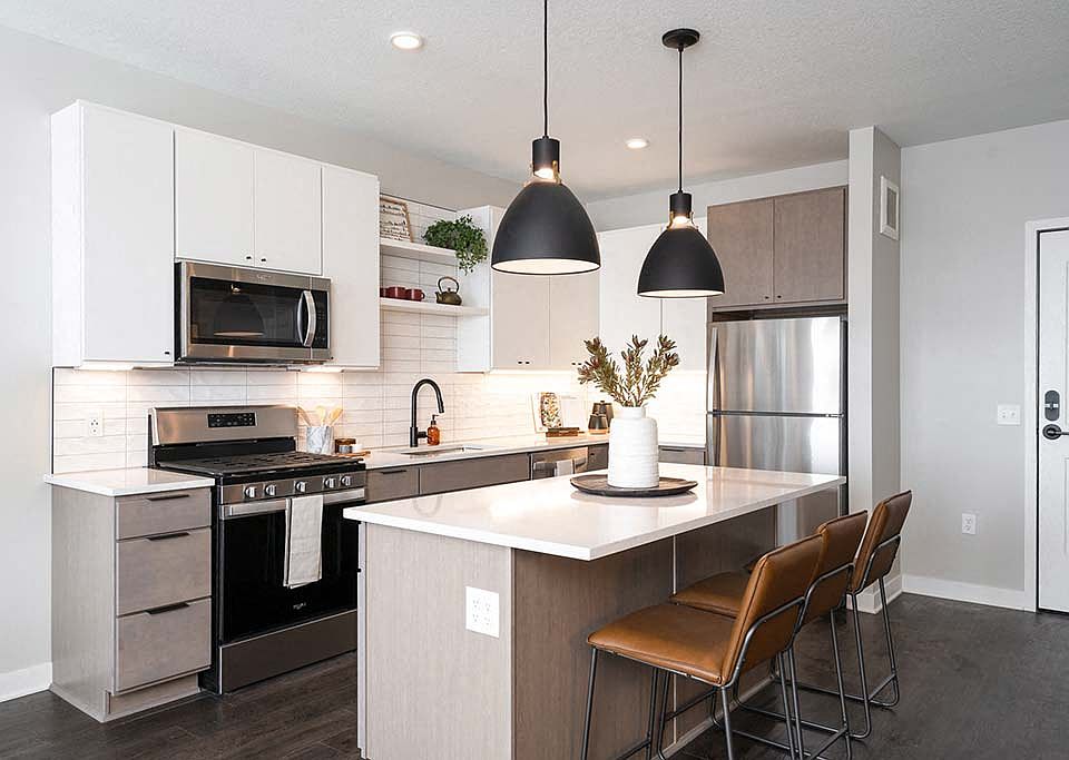 Quart countertops at The Bohen luxury apartments in Minneapolis, MN