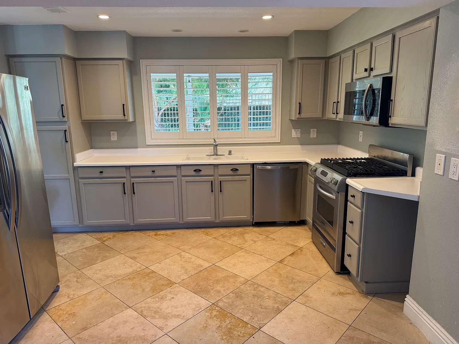 3 bed, 2.5 bath, 1411 sqft, $3,500 — Photo 2