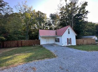 1315 Holland Rd, Scottsville, KY 42164