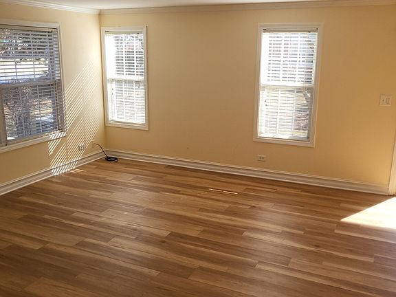 4th image of 237 Ashbury Ln W