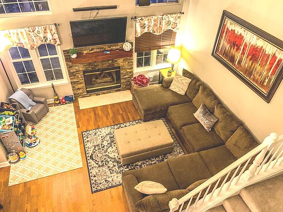 2nd image of 719 Kingsbridge Dr #719