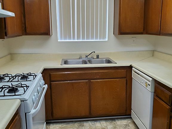 3rd image of 13806 Lemoli Ave APT 44