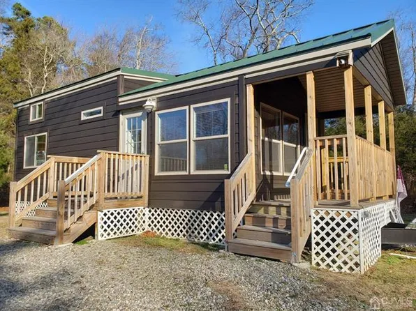 724 Monmouth Rd, Cream Ridge, NJ 08514