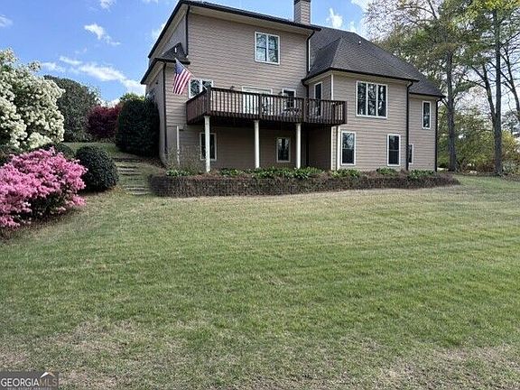 4th image of 884 Fairway Dr