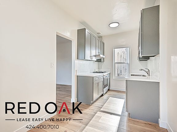3rd image of 974 1/2 S Gramercy Pl #405