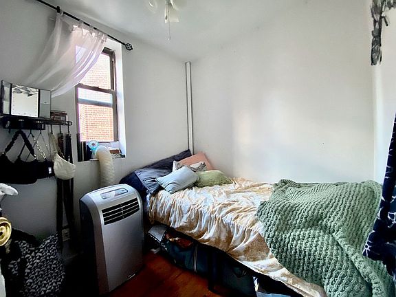 5th image of 311 W 94th St APT 5C