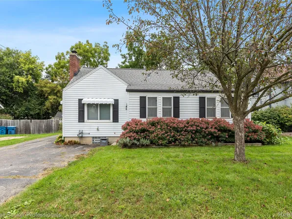 909 Cogswell St NW, Grand Rapids, MI 49544