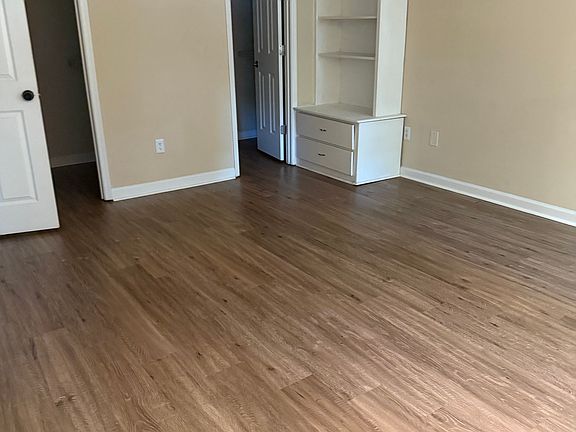 2nd image of 513 Salem Woods Dr SE