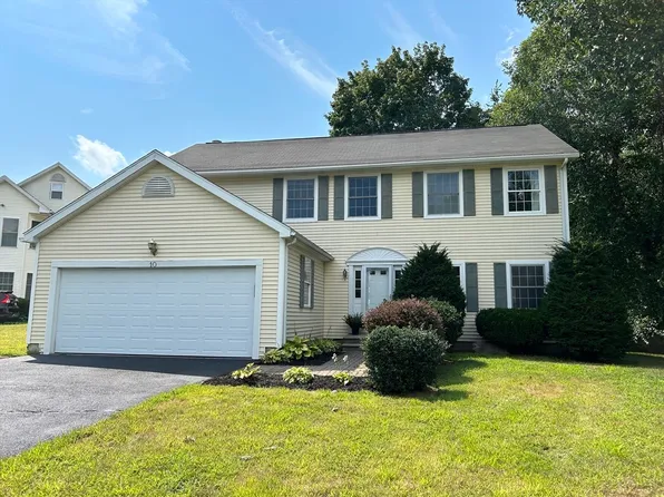 10 Reni Ln, Framingham, MA 01701