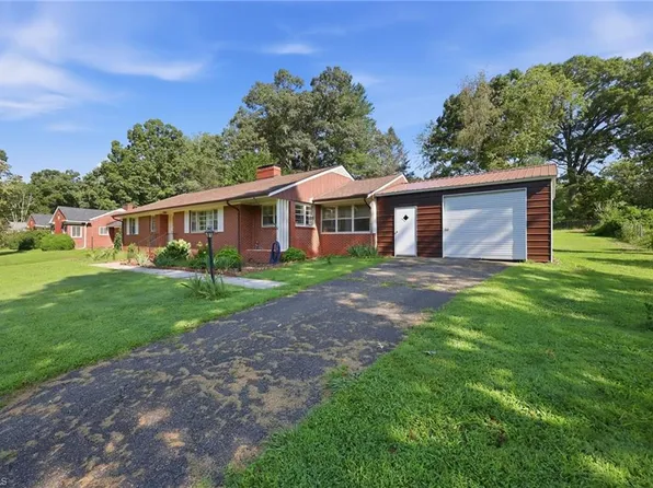 246 Fairview Ave, Mount Airy, NC 27030