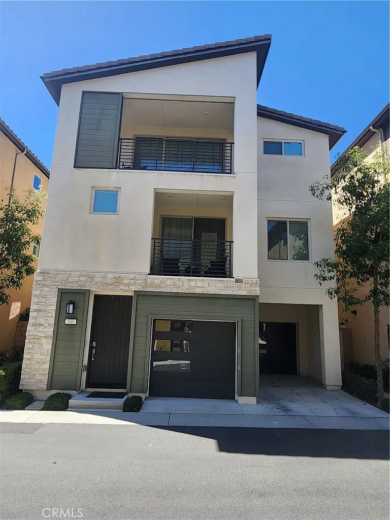 3 bed, 3.5 bath, 2505 sqft, $5,500 — Photo 2