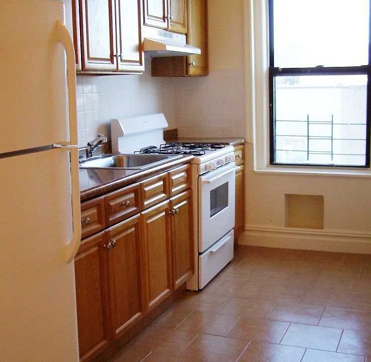 Separate Eat-in Kitchen