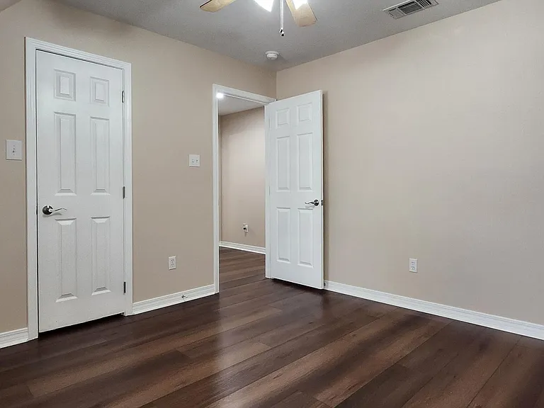3829 Versailles Ct — Photo 20