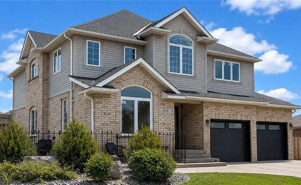 1st image of 608 Bluenose Cres