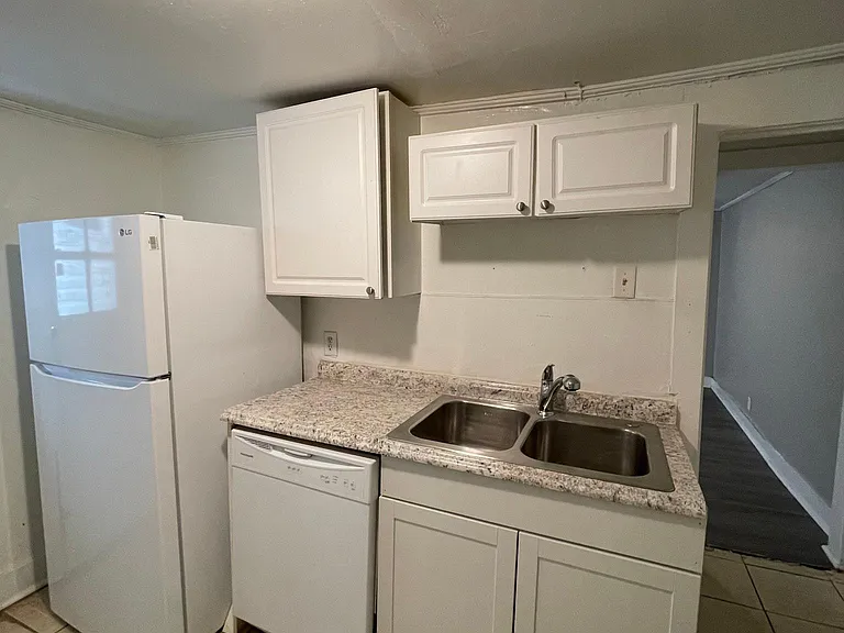 4129 Prytania St #1/2 — Photo 6