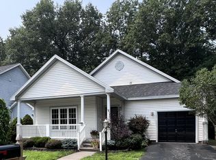 23 Thoroughbred Dr, Saratoga Springs, NY 12866