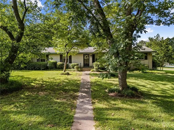 2219 Lisa Dr SE, Marietta, GA 30067