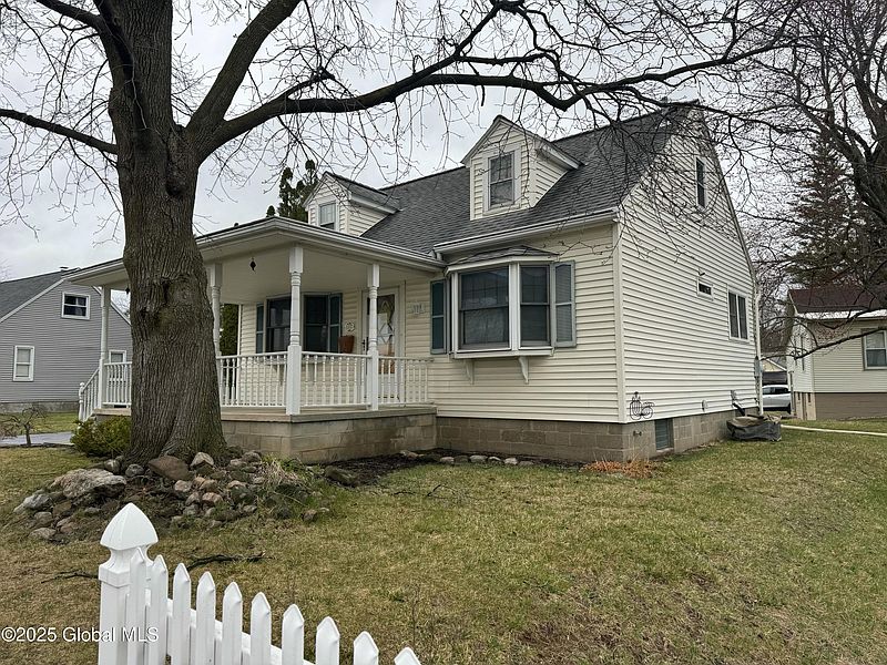 3rd image of 1357 Rosewood Avenue