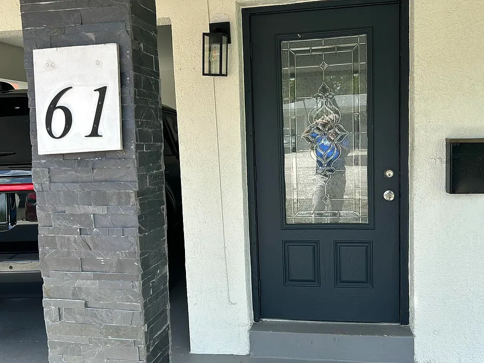61 NW 47th St