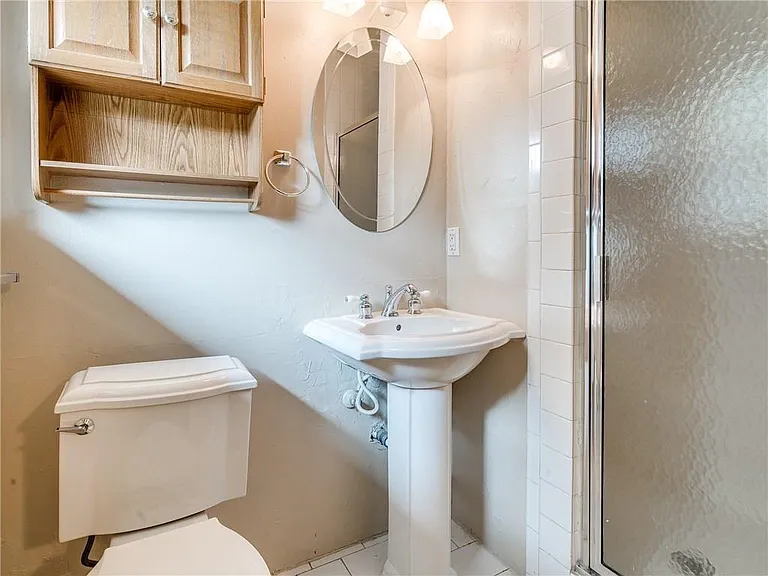 MASTER BATH - STEP IN SHOWER