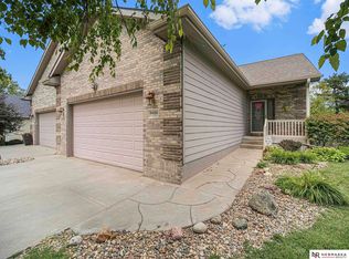 9404 Forest Glen Dr, Lincoln, NE 68526