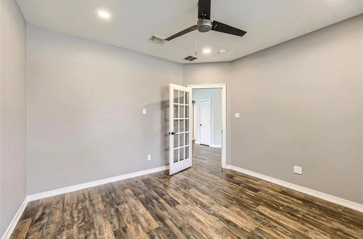 4 bed, 3.5 bath, 3297 sqft, $2,950 — Photo 4